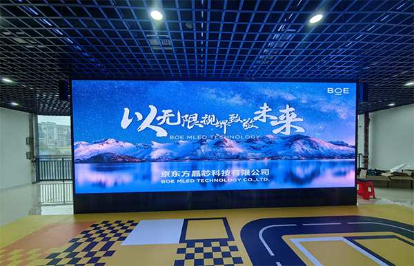 金銀湖p2.5安裝完成   尺寸：6.72×2.56 ；像素點(diǎn)：2688×1024